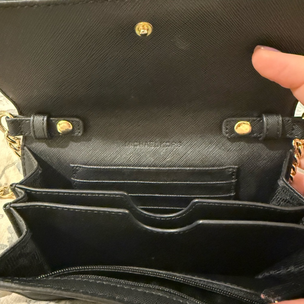 Michael Kors Elegant Black Crossbody Bag - Picture 4 of 4